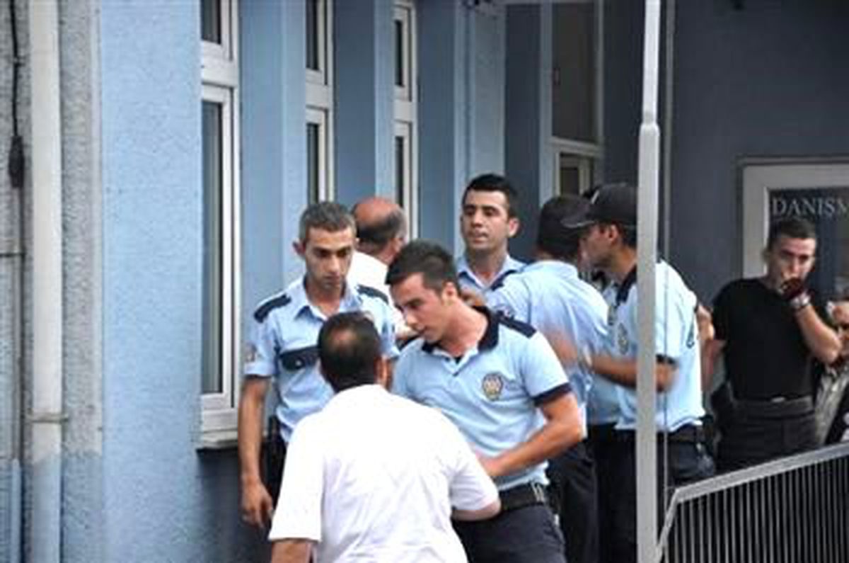 Trabzon\'da İftar Öncesi Çay Gerginliği