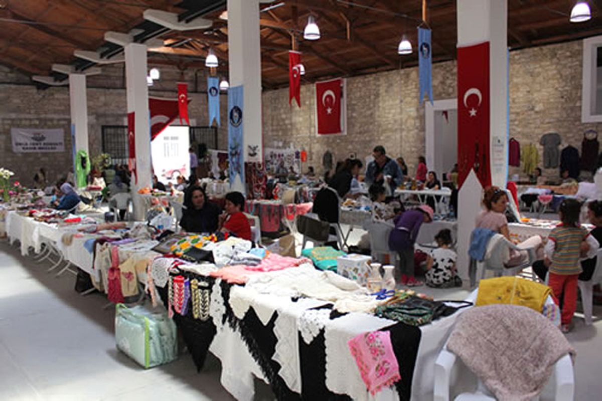 Urla Kadın Üretici Pazarı İlgi Odağı Oldu