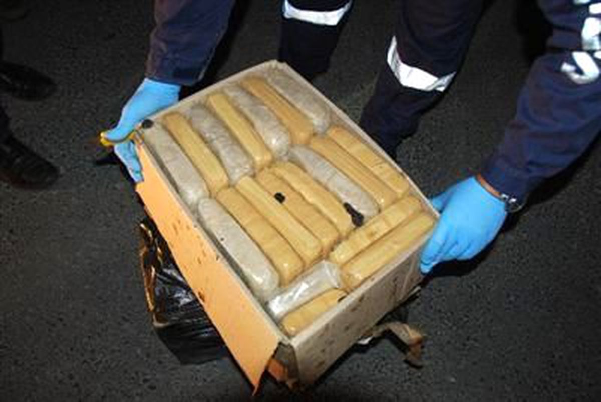 Van\'da Sahte Plakalı Otomobilde 49 Kilo Eroin Ele Geçti