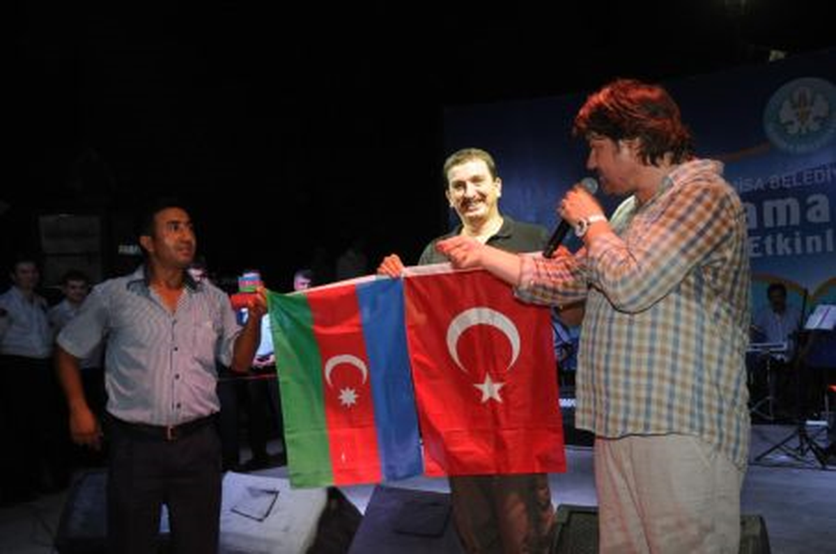Ahmet Şafak Manisa\'yı Coşturdu