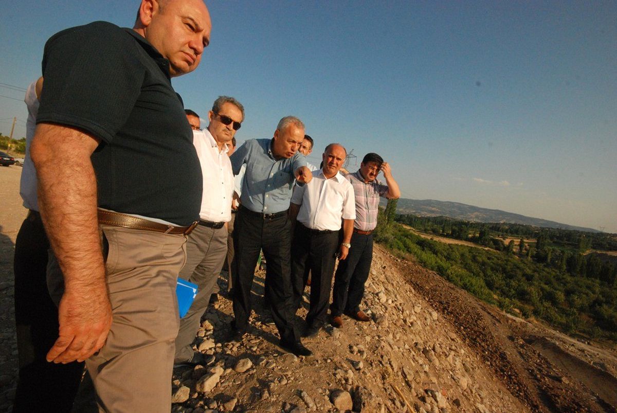 AK Parti'li Soner Aksoy, Gediz Barajı İnşaatında İncelemelerde Bulundu