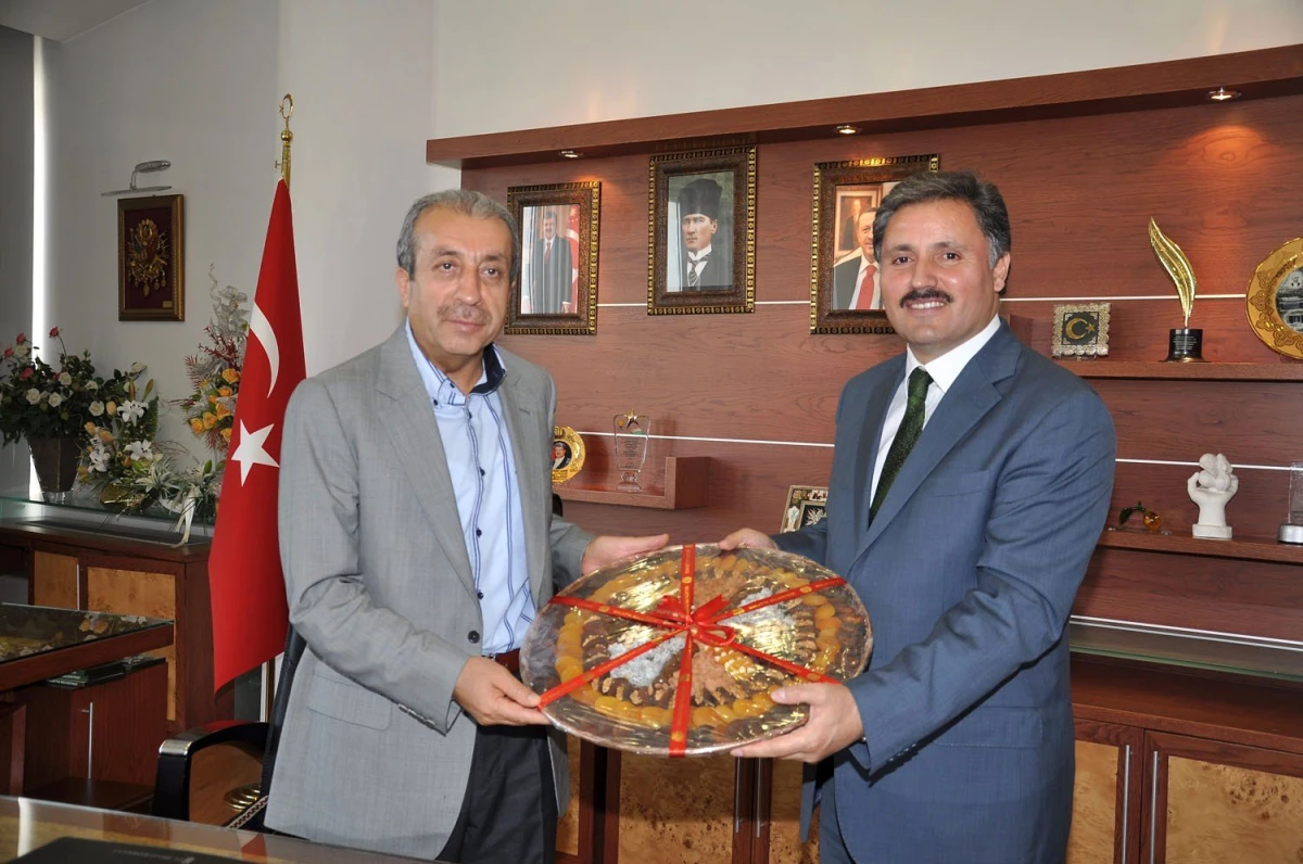 Bakan Eker, Malatya Belediye Başkanı Çakır\'ı Ziyaret Etti