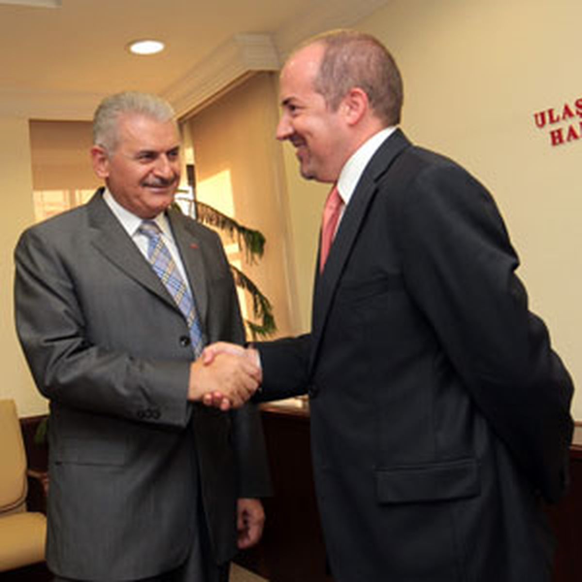 Bakan Yıldırım, Portekiz Ekonomi Bakanı Pereıra ile Görüştü