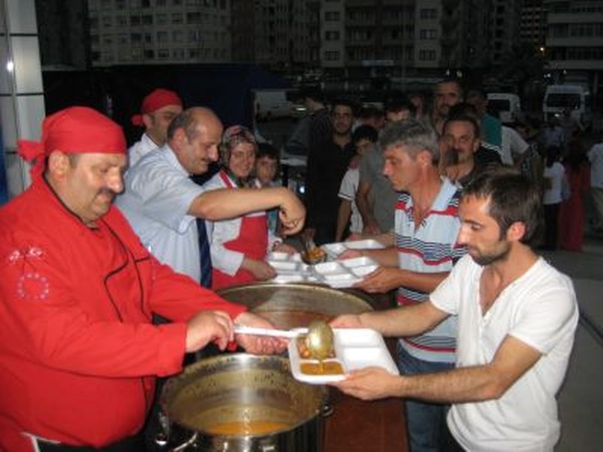 Bakırcı İftar Yemeği Dağıttı