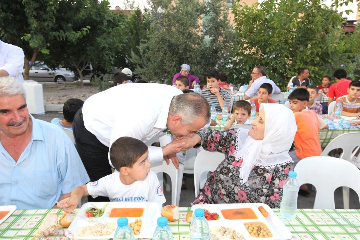 Başkan Zolan Her Akşam Vatandaşlarla Bir Araya Geliyor
