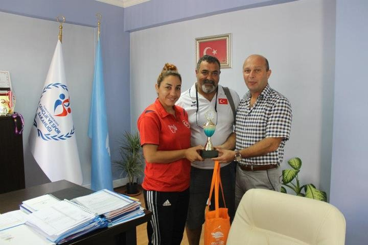 Çekiç Atmada Dünya 3.sü Olan Taş, Koç\'u Ziyaret Etti