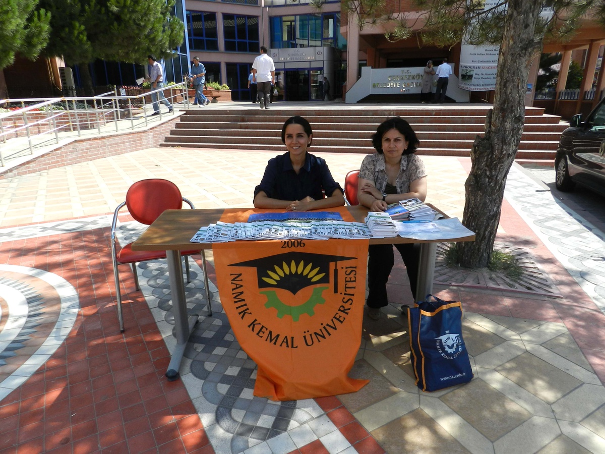 ÇEMYO, Belediye Meydanı\'na Akademik Stand Açtı
