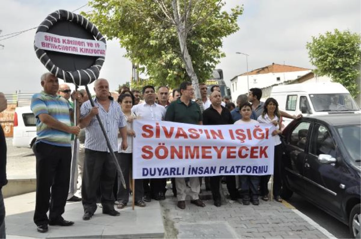 CHP\'den Yeni Akit\'e "Sivas Katliamı" Protestosu
