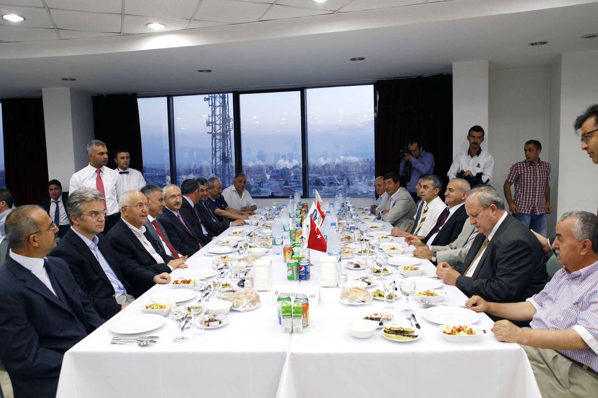 CHP Genel Başkanı Kılıçdaroğlu, Osiad\'ın İftarına Katıldı
