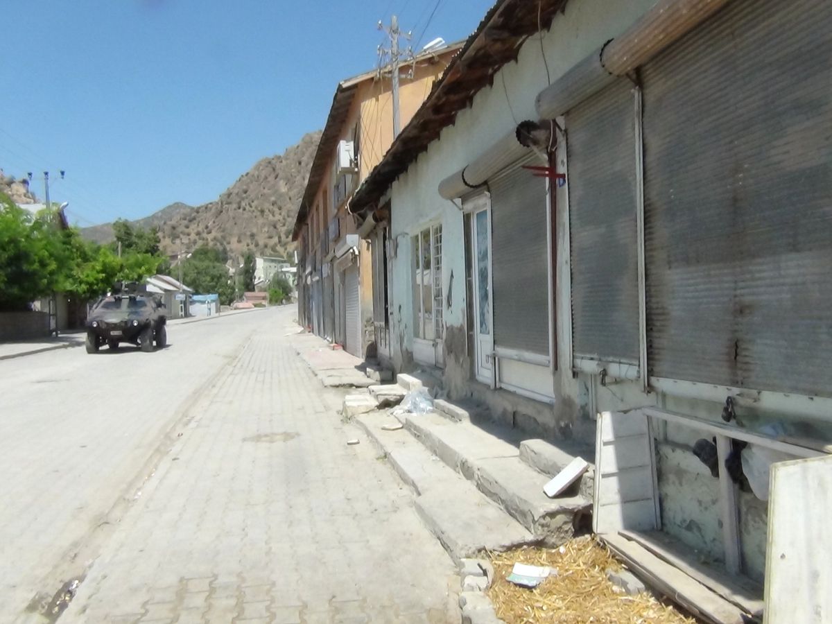 Çukurca\'da Kepenk Kapatma Eylemi