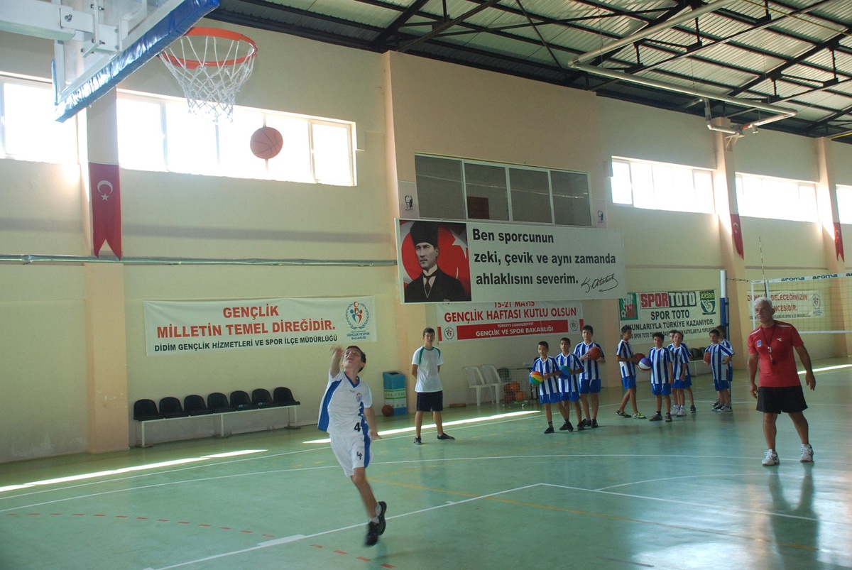 Didim\'de Yaz Spor Okulları Çalışmaları Sürüyor