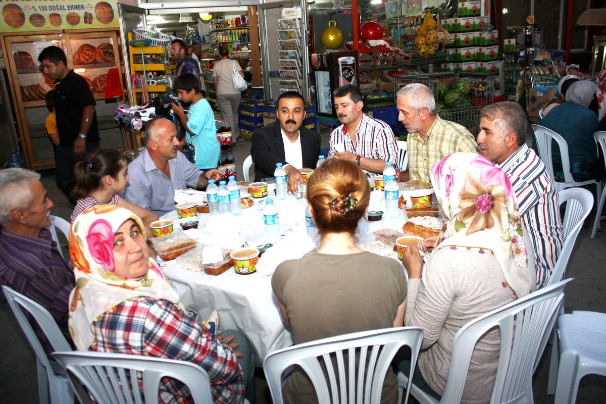 Düzce\'de Mahalle İftarına Büyük İlgi