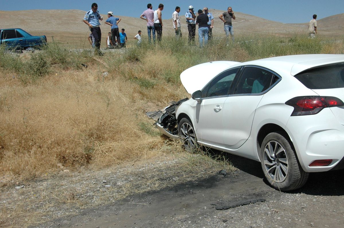 Elbistan\'da Trafik Kazası: 3 Yaralı