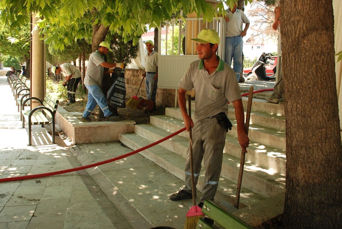 Gediz Belediyesi\'nden Camilerde Ramazan Temizliği