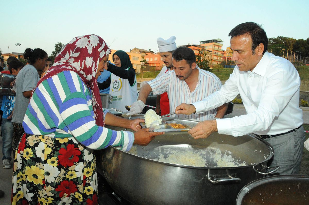 Genç, Halkın Ayağına Gidiyor
