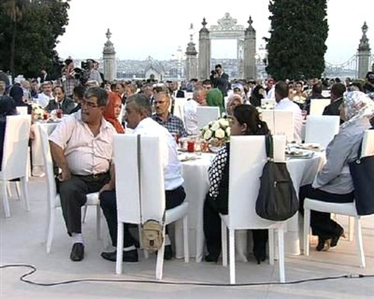 Gül, Şehit Yakını ve Gazilere İftar Verecek