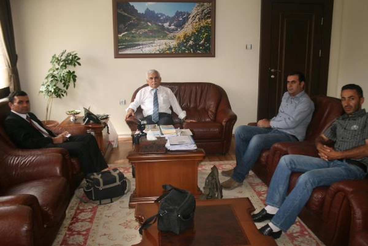 Vali Alimoğlu, Hakkari\'de Görev Yapan Gazetecileri Ziyaret Etti
