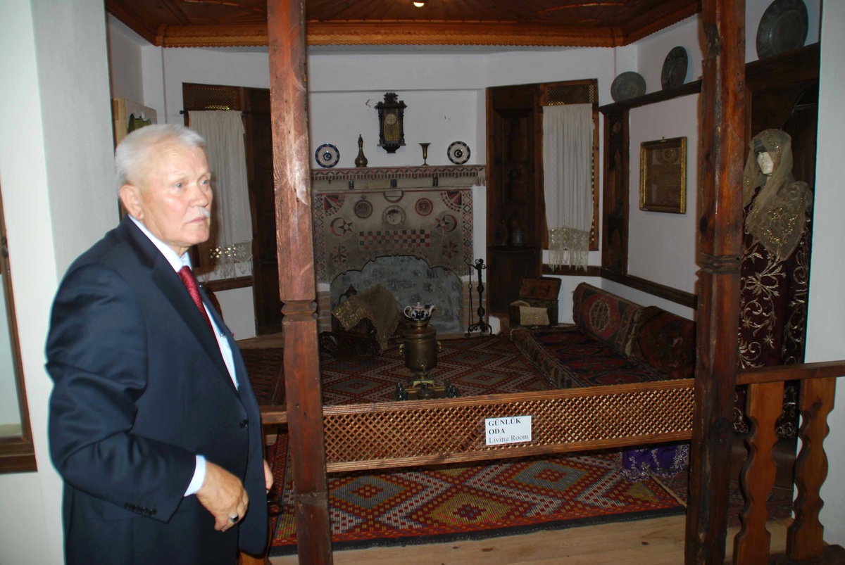 Hırsızlar Müzecinden Tarihi Eserleri Çaldılar