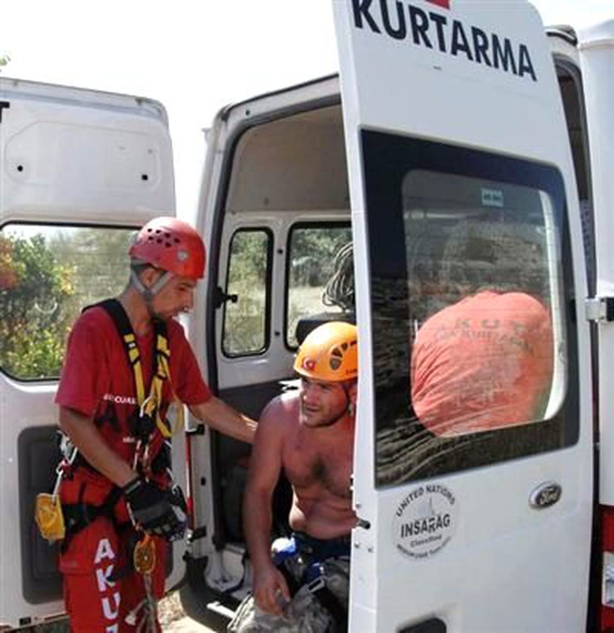 Kayalıklara Çıktı, Atlamaktan Korkunca Akut Kurtardı