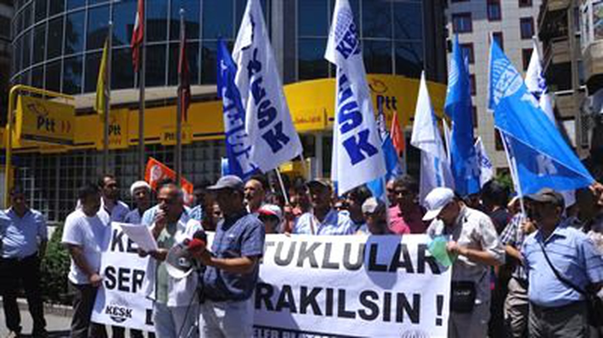 Kesk Üyeleri Tutuklu Üyelerine Kart Gönderdi