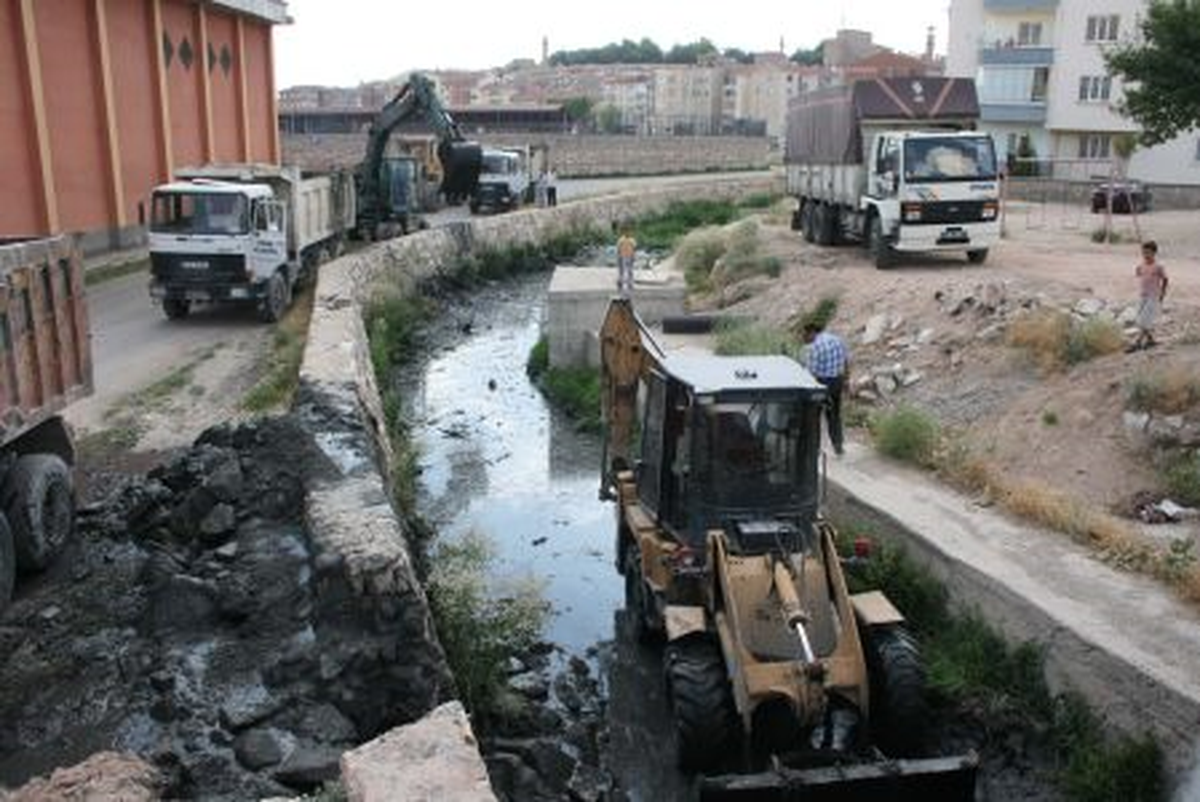 Kızılca Deresi Temizlendi