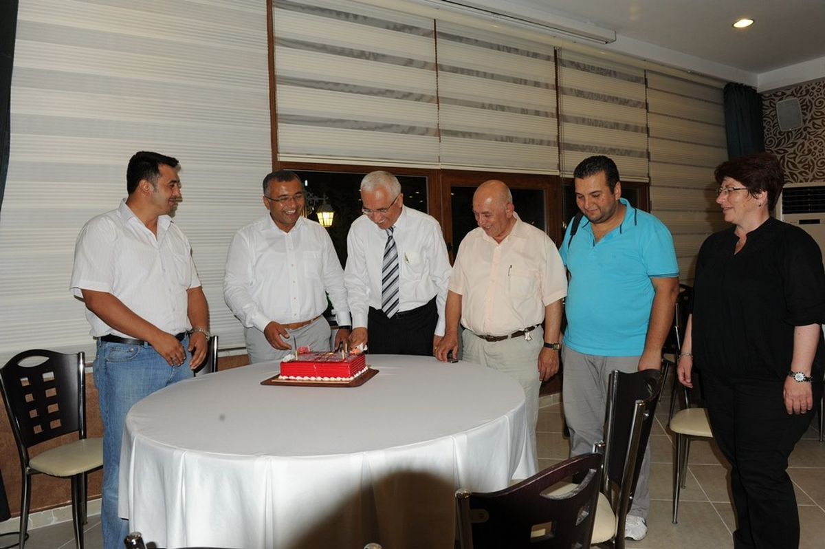 Kütahya Valisi\'nden Basın Mensuplarına \'Bayram\' Pastası