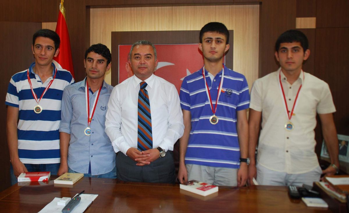 Lys\'de Dereceye Giren Öğrenciler Ödüllendirildi