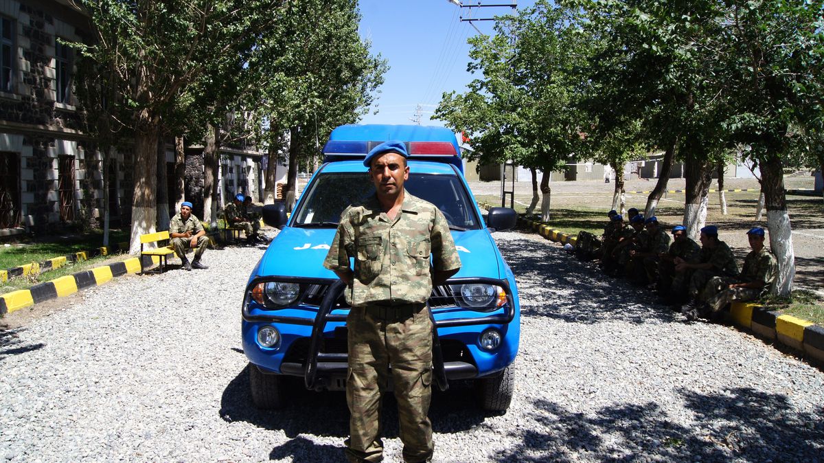 Kırmızıgül Kamera Başına Geçti