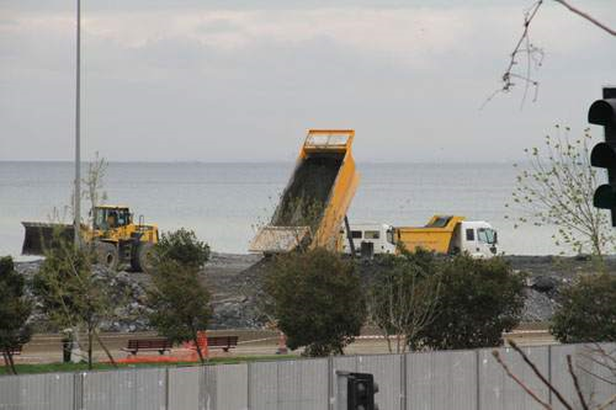 Maltepe Sahilindeki Dolgu Çalışmaları Yeniden Başladı