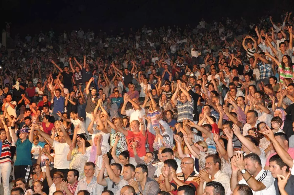 Manisa\'da Ahmet Şafak Konseri