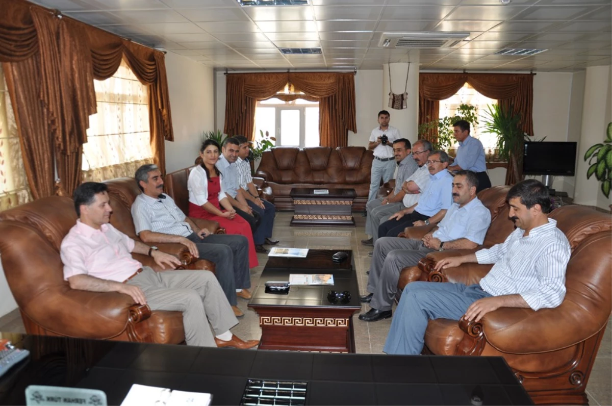 Mardin Valisi, Kızıltepe Belediye Başkan Vekili Alp\'ı Makamında Ziyaret Etti