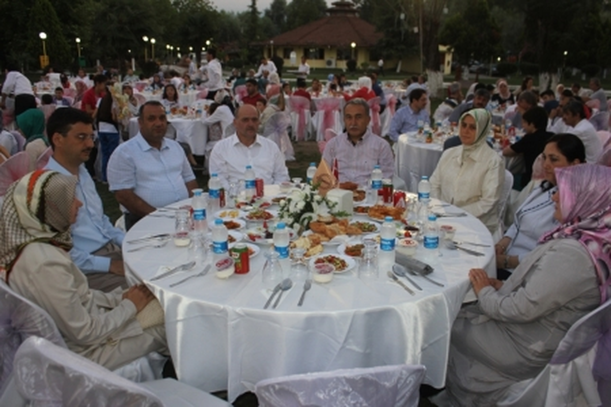 MÜSİAD Ailesi; Orucunu YÖÇEYDER Aileleriyle Birlikte Açtı
