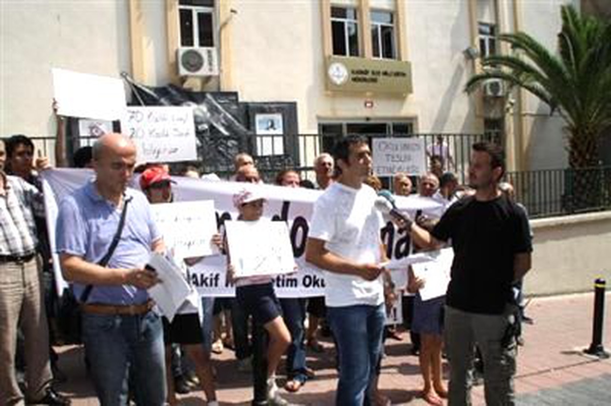 Öğrenci ve Velilerden "Okuluma Dokunma" Yürüyüşü Kadıköy Mehmet Akif Ersoy İlköğretim Okulu...
