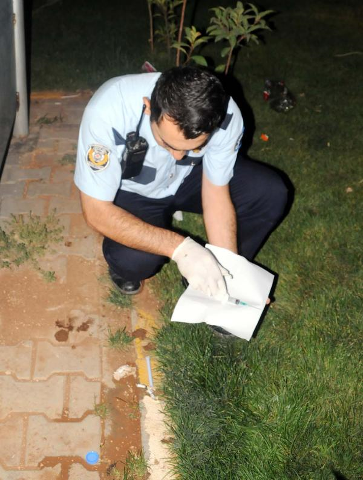 Otobüs Durağında Eroin Kullanırken Yakalandı