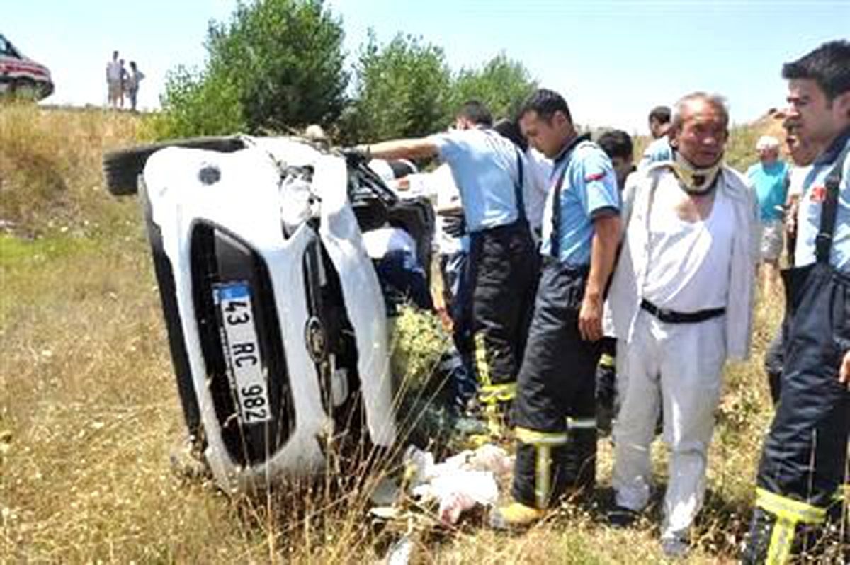 Otomobil Tarlaya Uçtu: 2 Yaralı