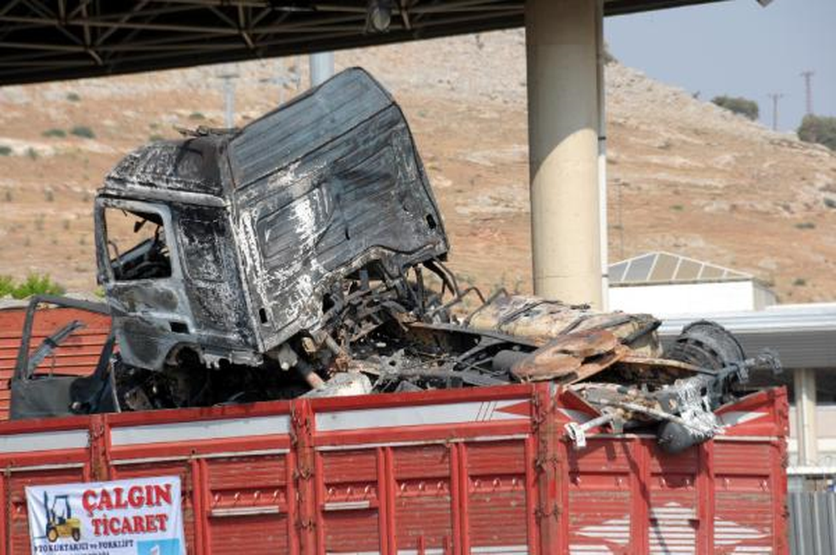Sınır Kapılarında Geçişler Durdu (2)