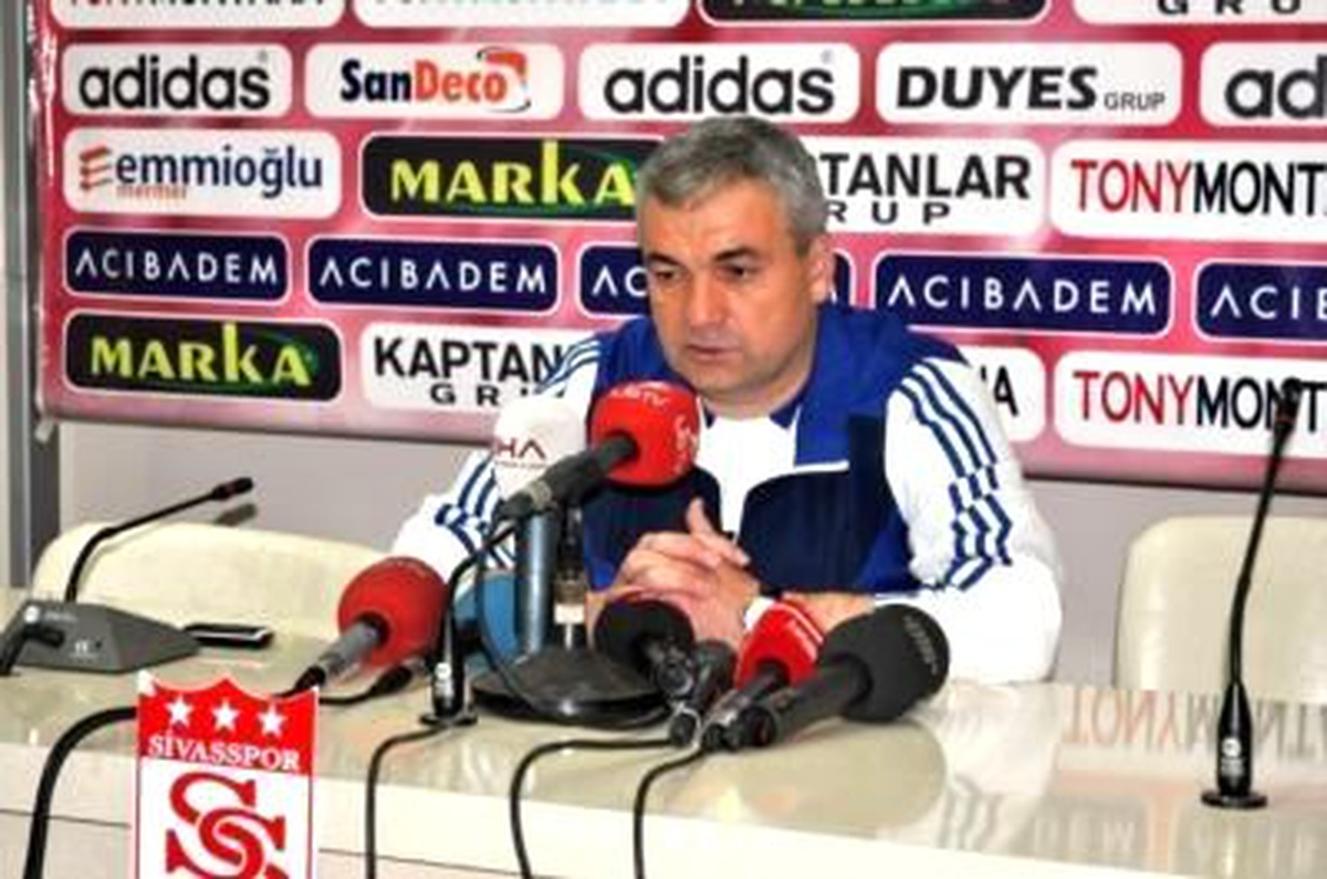 Sivasspor Teknik Direktörü Çalımbay Açıklaması