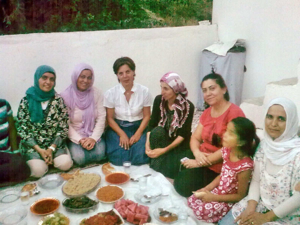 Söke AK Parti\'li Kadınlar Arı Ailesine Konuk Oldu