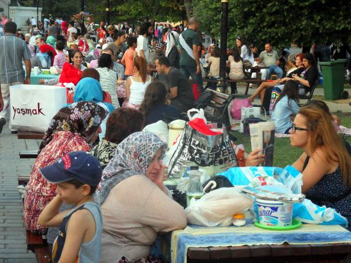 Sultanahmet\'te İftar Zamanı