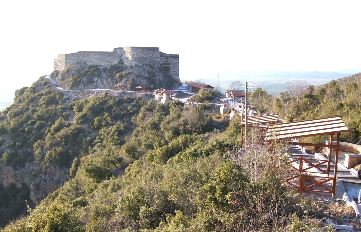 Tarihi Kalenin Lambaları Kırıldı