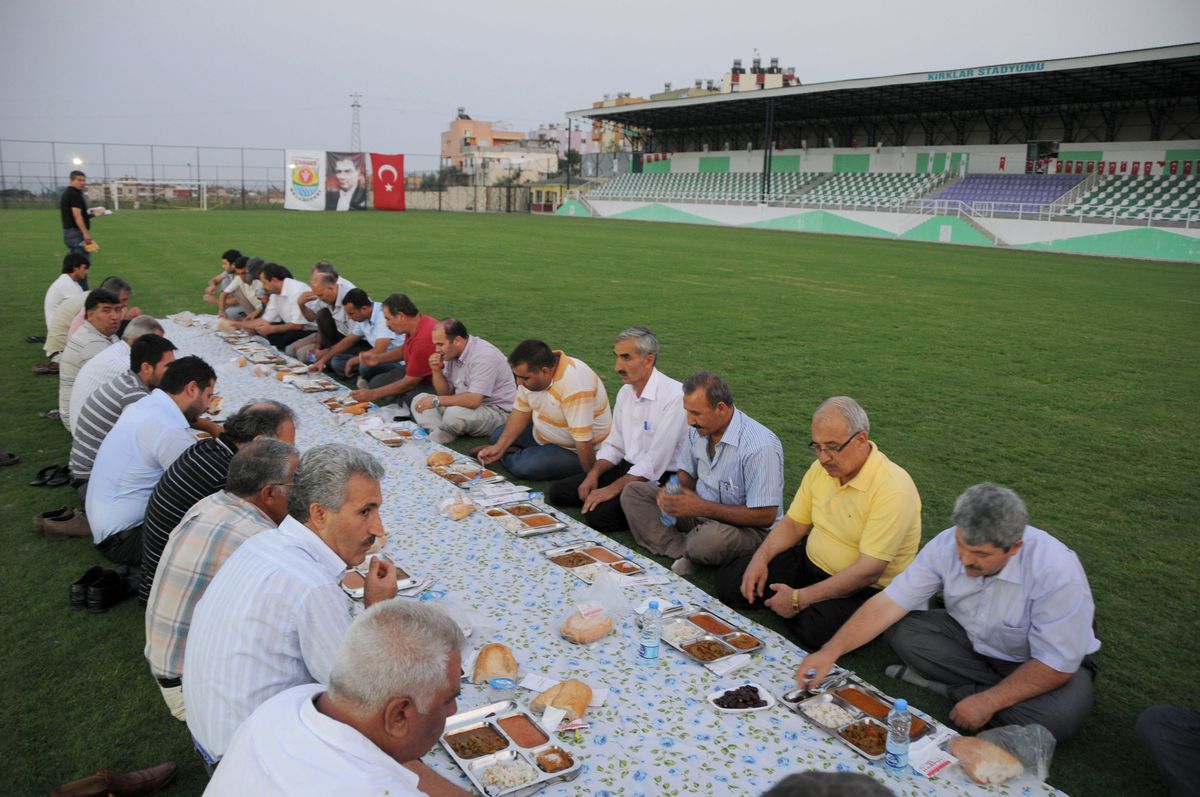 Tarsus\'ta \'İftar Programları\' Devam Ediyor