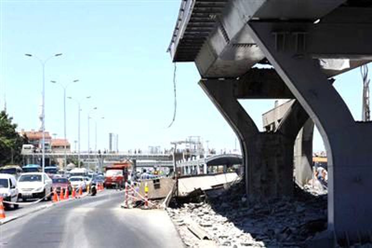 Yenidentopbaş Metrobüs Manevra Yolunun Çökmesine İlişkin Olay Yerinde İncelemelerde Bulundu