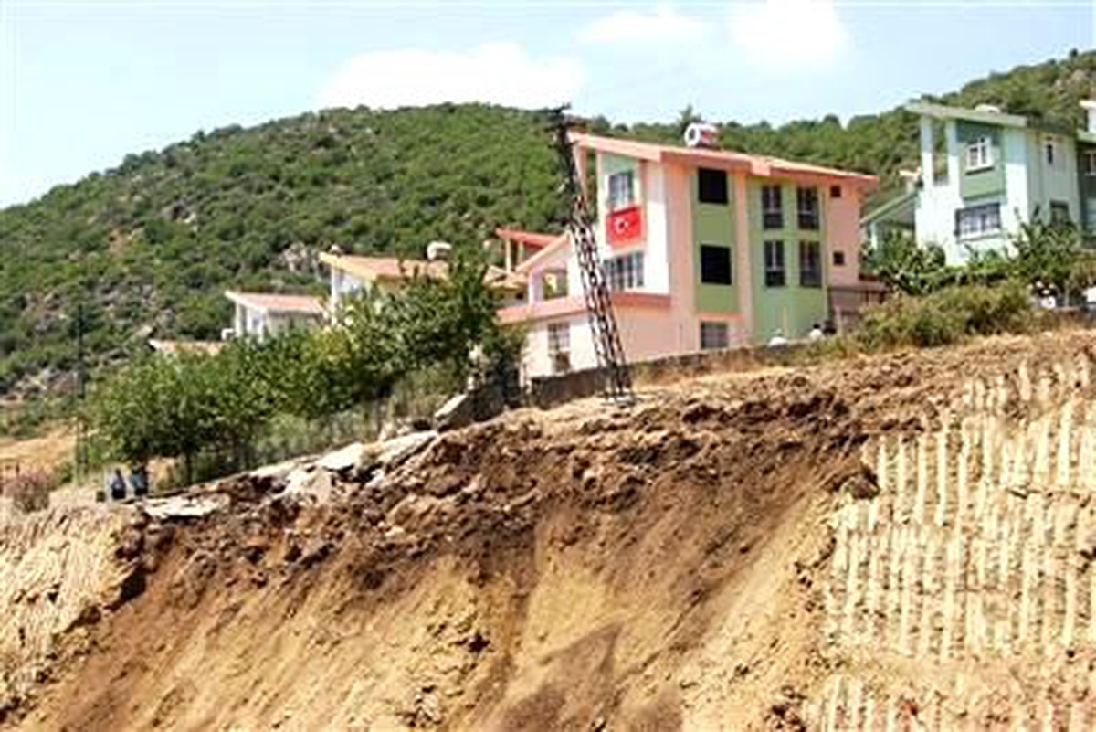 Yol Yapımı Sırasında Göçük Meydana Geldi