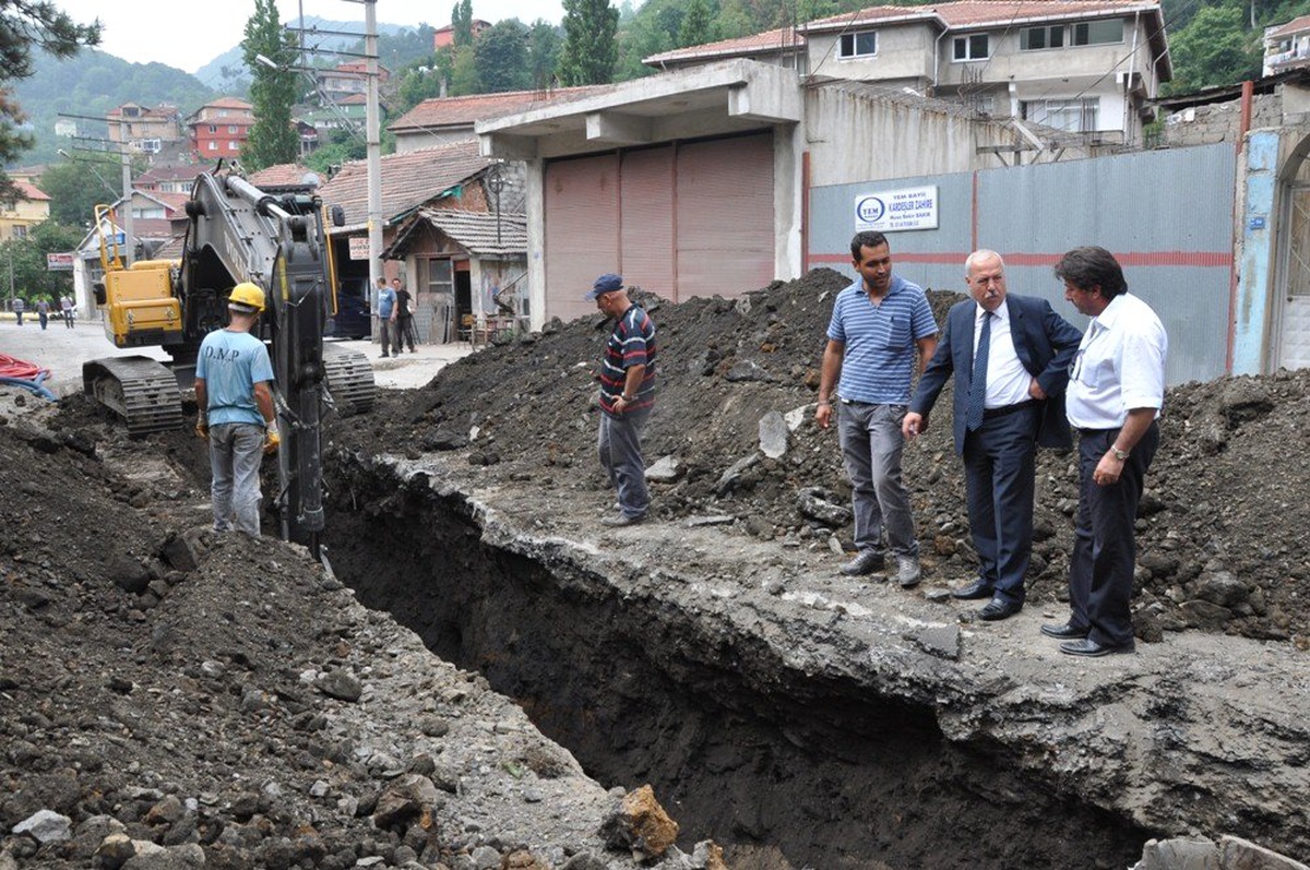 Akdemir Çaydamar\'daki Kanalizasyon Çalışmaları İnceledi