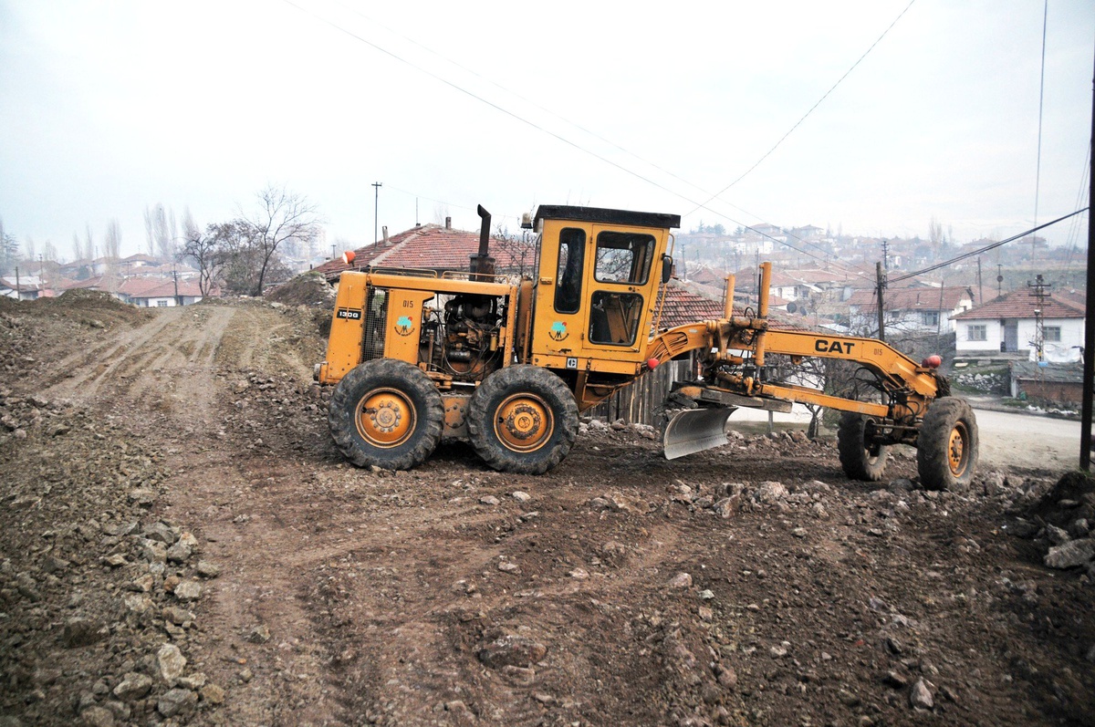 Asfalt Şampiyonu Mamak\'ta Yol Yapımı Hız Kesmiyor