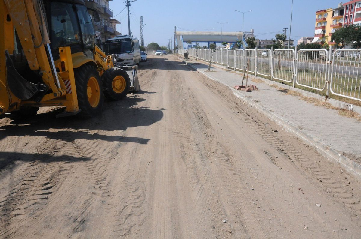 Bandırma\'da Asfalt ve Parke Çalışmalarına Aralıksız Devam Ediliyor