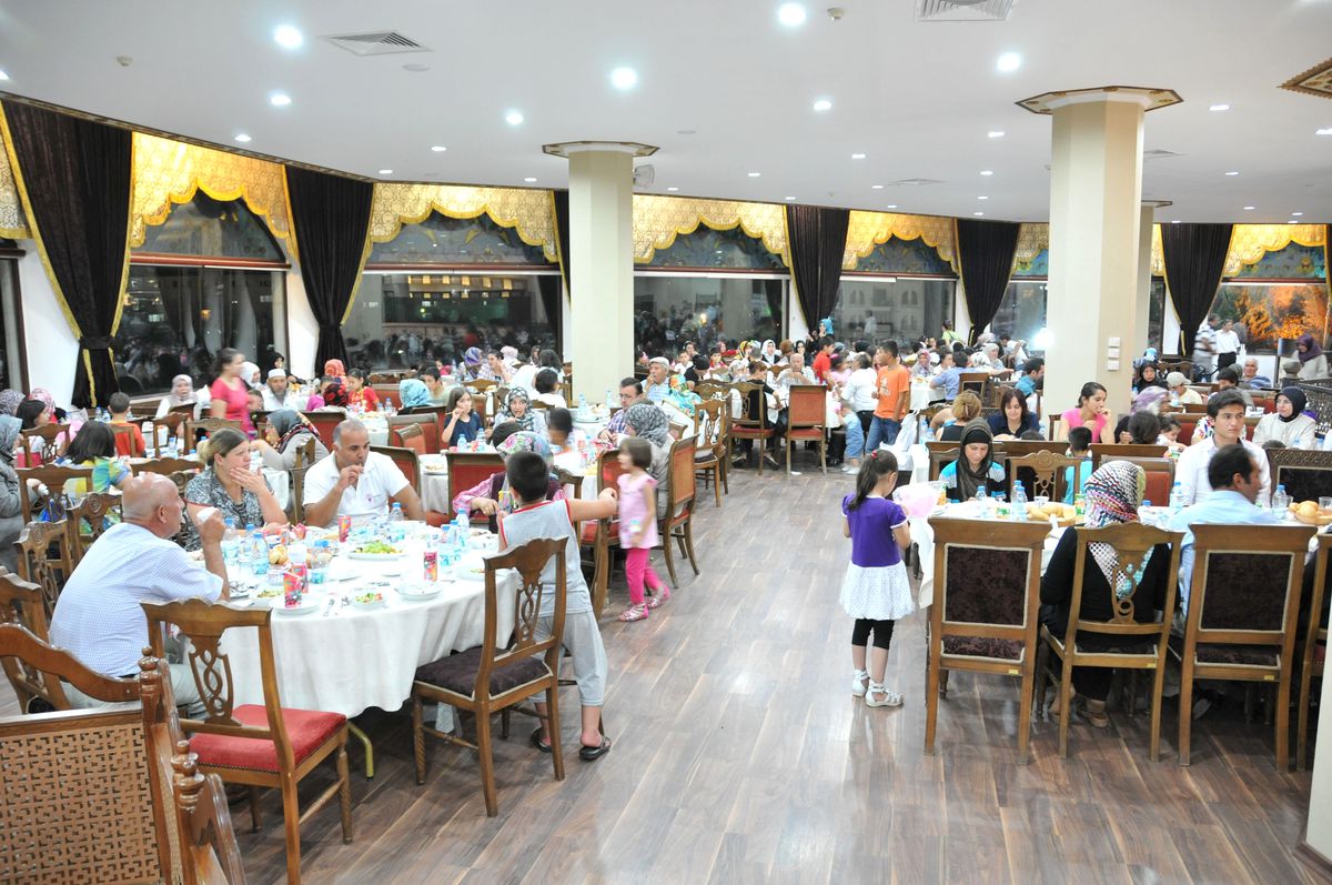 Başkan Ak, Şehit ve Gazi Aileleriyle İftarda Buluştu