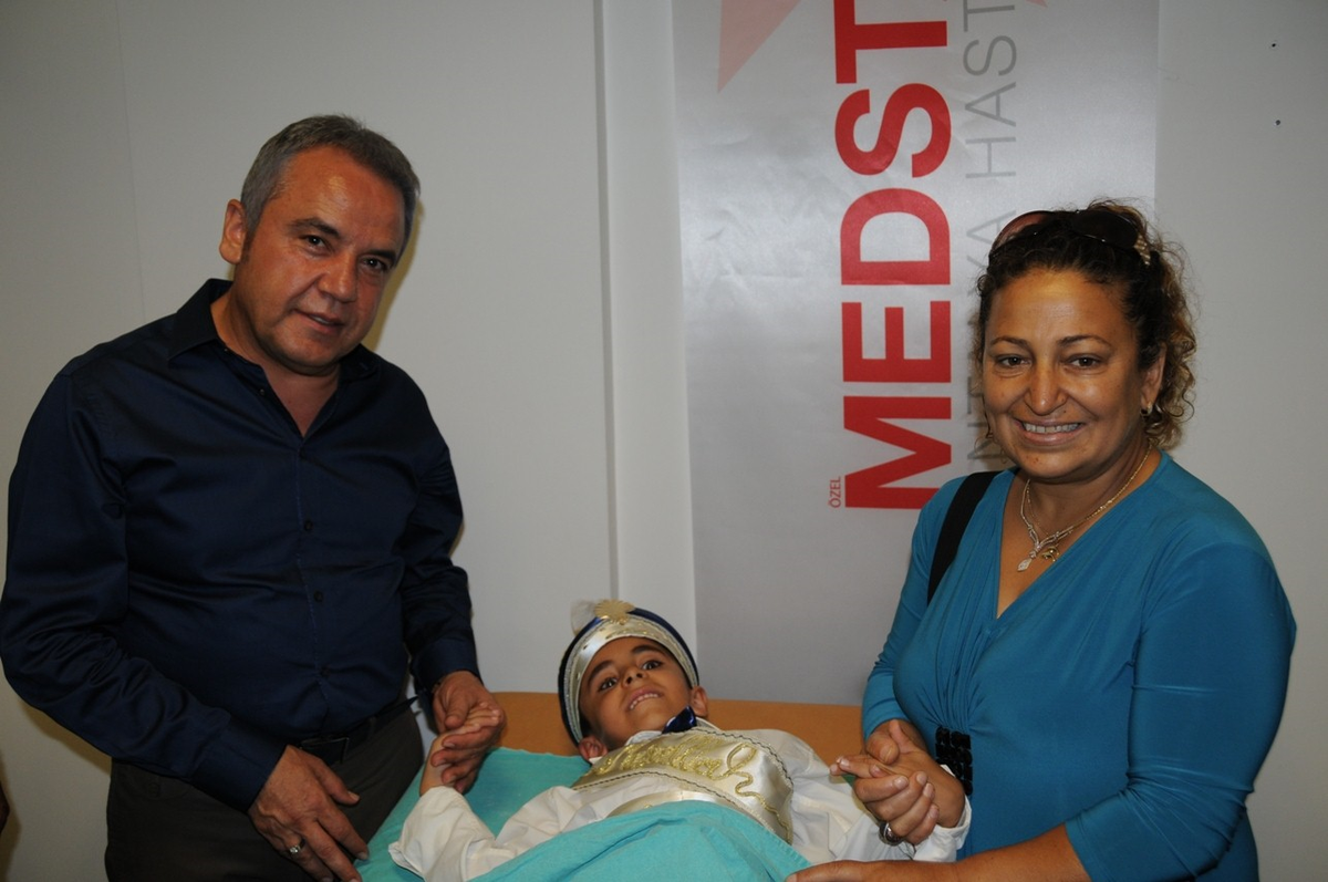 Başkan Böcek, Kirvelik Yaptı