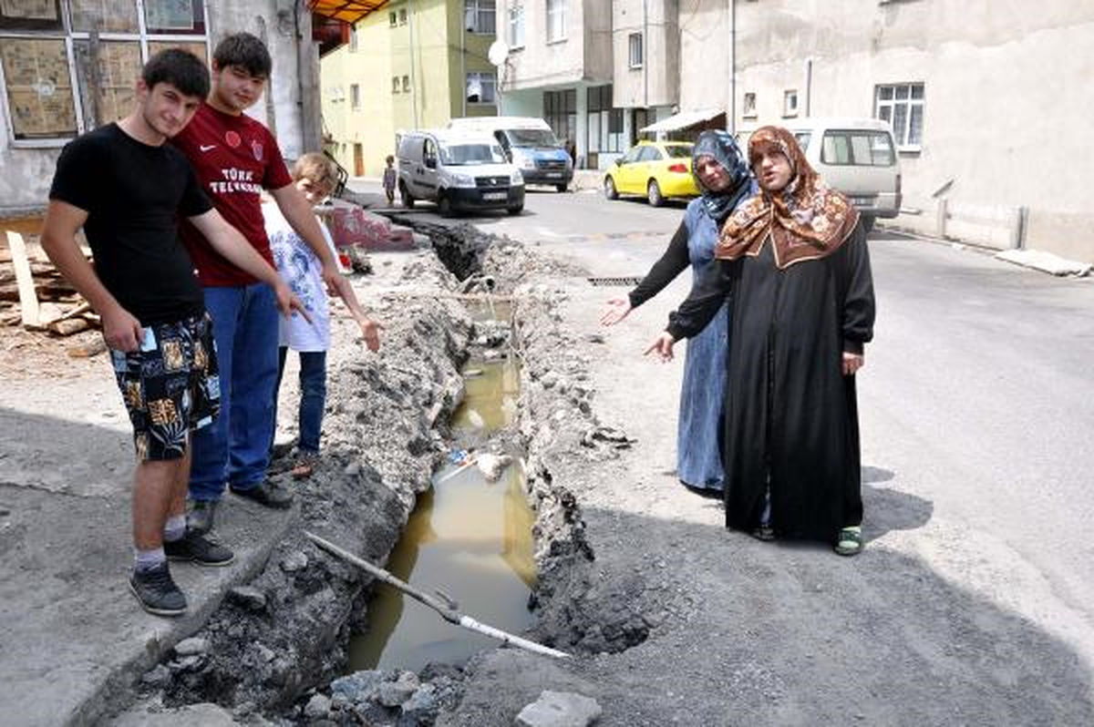 Belediyenin Açık Bıraktığı Kanalizasyon, Mahallede Kirliliğe Yol Açtı