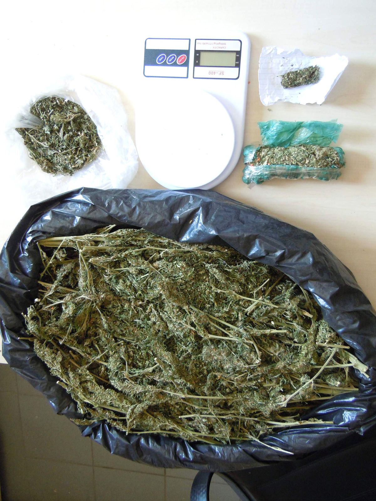 2 Kilo 203 Gram Esrar ve Hassas Terazi Ele Geçirildi